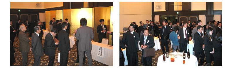 名刺交換と交流会の様子